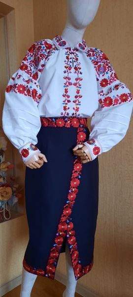 Жіночий вишитий костюм з комірцем &laquo;Червона квітка&raquo; 5086 фото