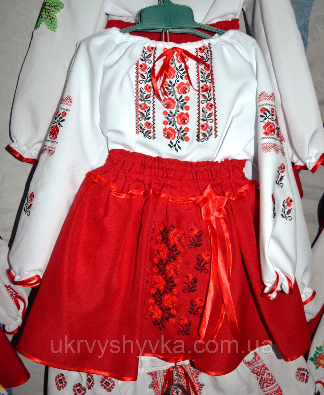 вишиті костюми для виступів